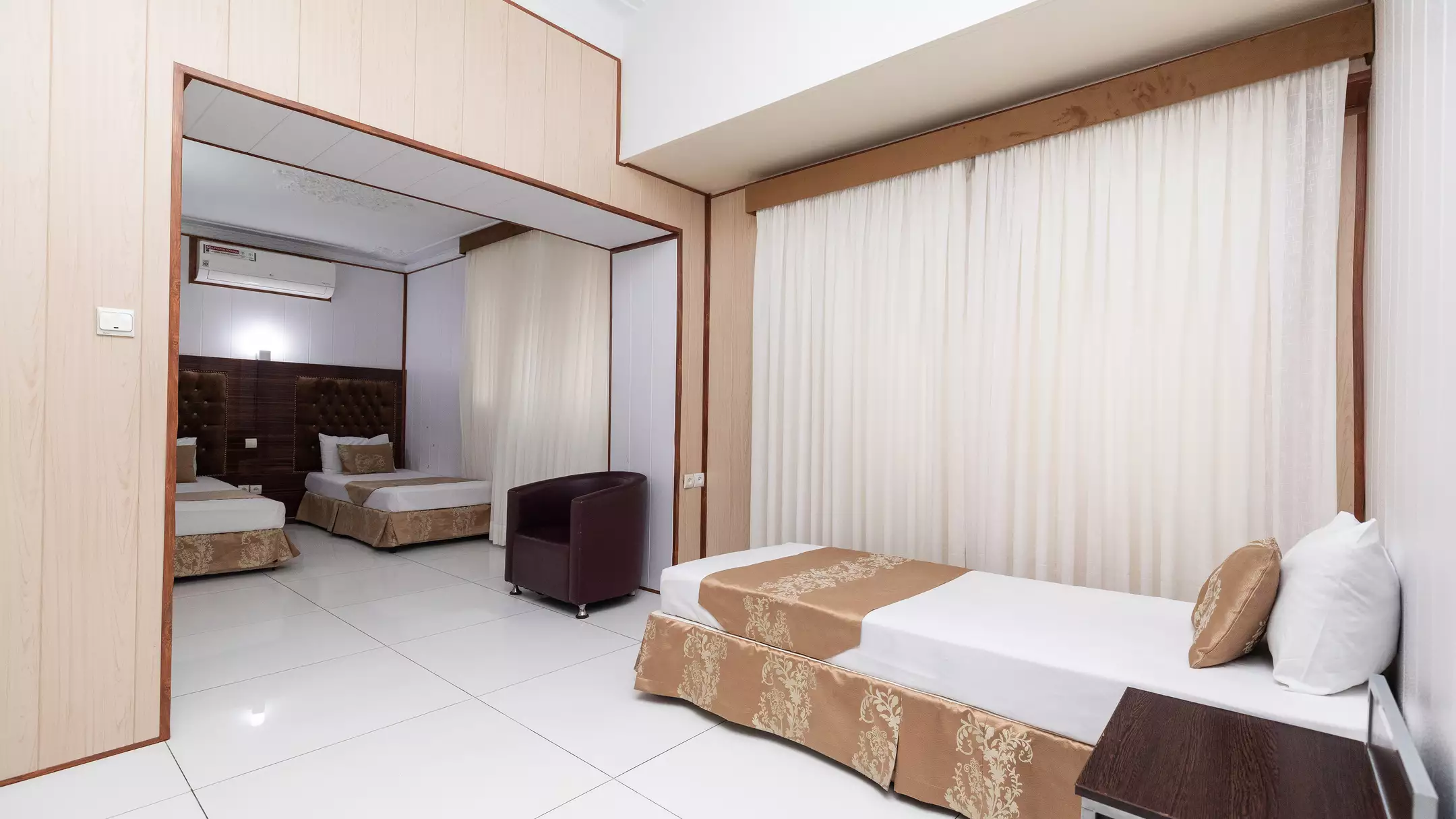 Alibaba https://cdn.alibaba.ir/ostorage/hotel-accommodation-images/670512670fe27c5a5df8f46a_96b5c38e-5715-42ed-a1ca-00d83117c59c_هتل حافظ - اتاق سه تخته (1).webp